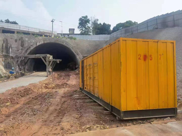 盐亭发电机出租自启装置的工作原理是什么？