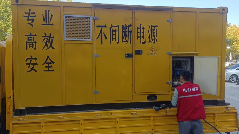 盐亭柴油发电机组和UPS电源配合使用时，如何避免切换过程中的电力中断？